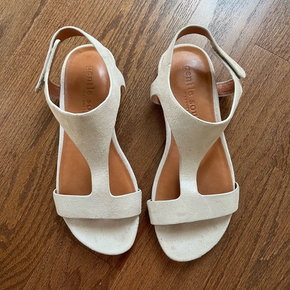 Gentle Souls Women's Silver Leather Sandals - Picture 1 of 6